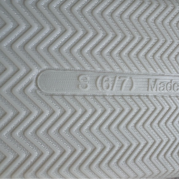 🍒 Mellow & Mod Cherry Slippers🍒 - Picture 8 of 8